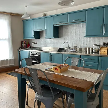 The Pebbles 아파트 휫비